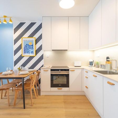 Yellow Apartment - Balcony, Free Parking, By Gravity Prague Exterior photo