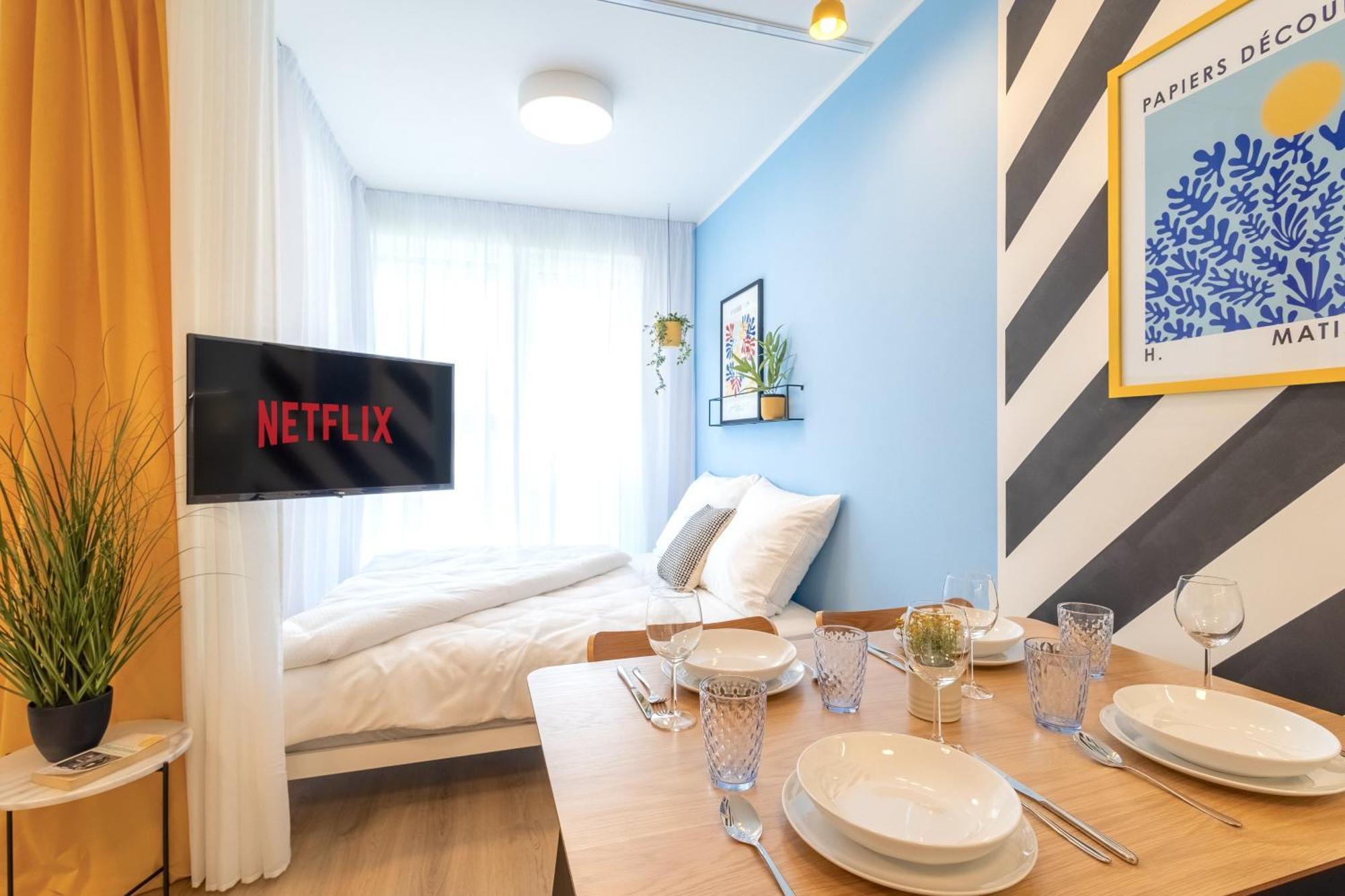 Yellow Apartment - Balcony, Free Parking, By Gravity Prague Exterior photo