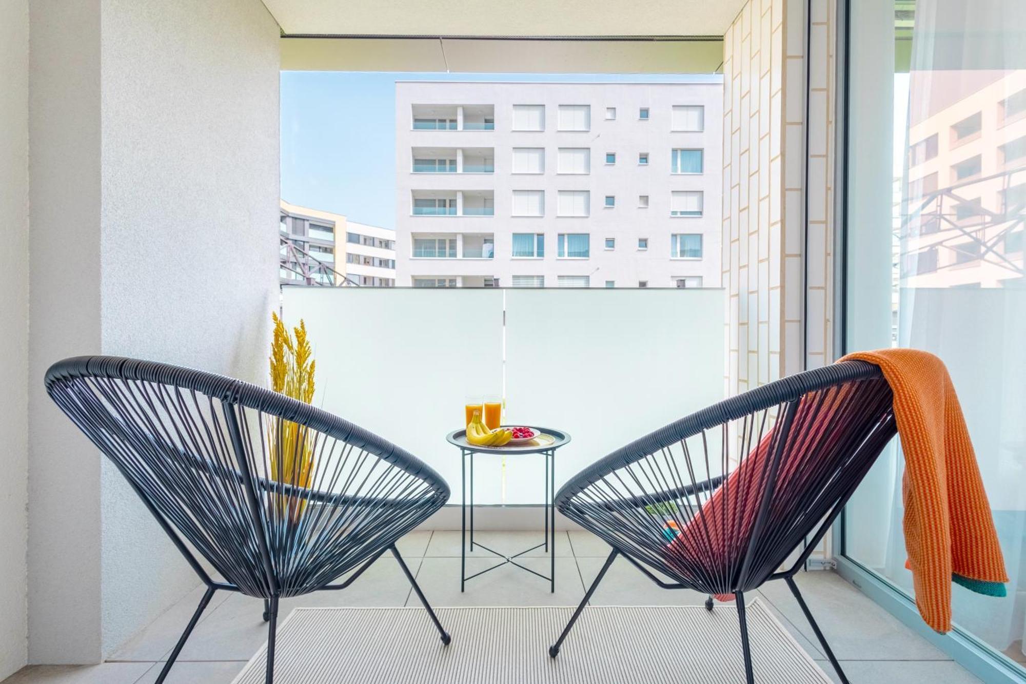 Yellow Apartment - Balcony, Free Parking, By Gravity Prague Exterior photo