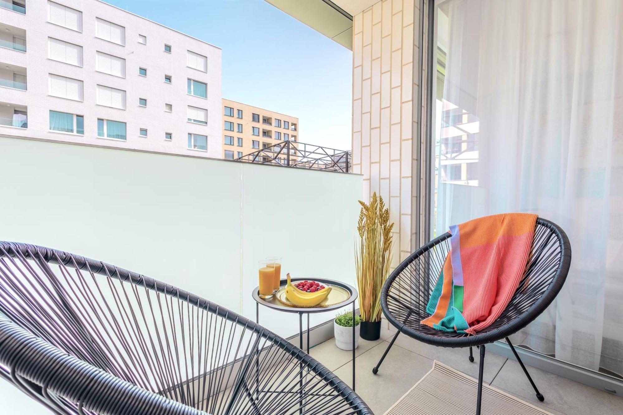 Yellow Apartment - Balcony, Free Parking, By Gravity Prague Exterior photo