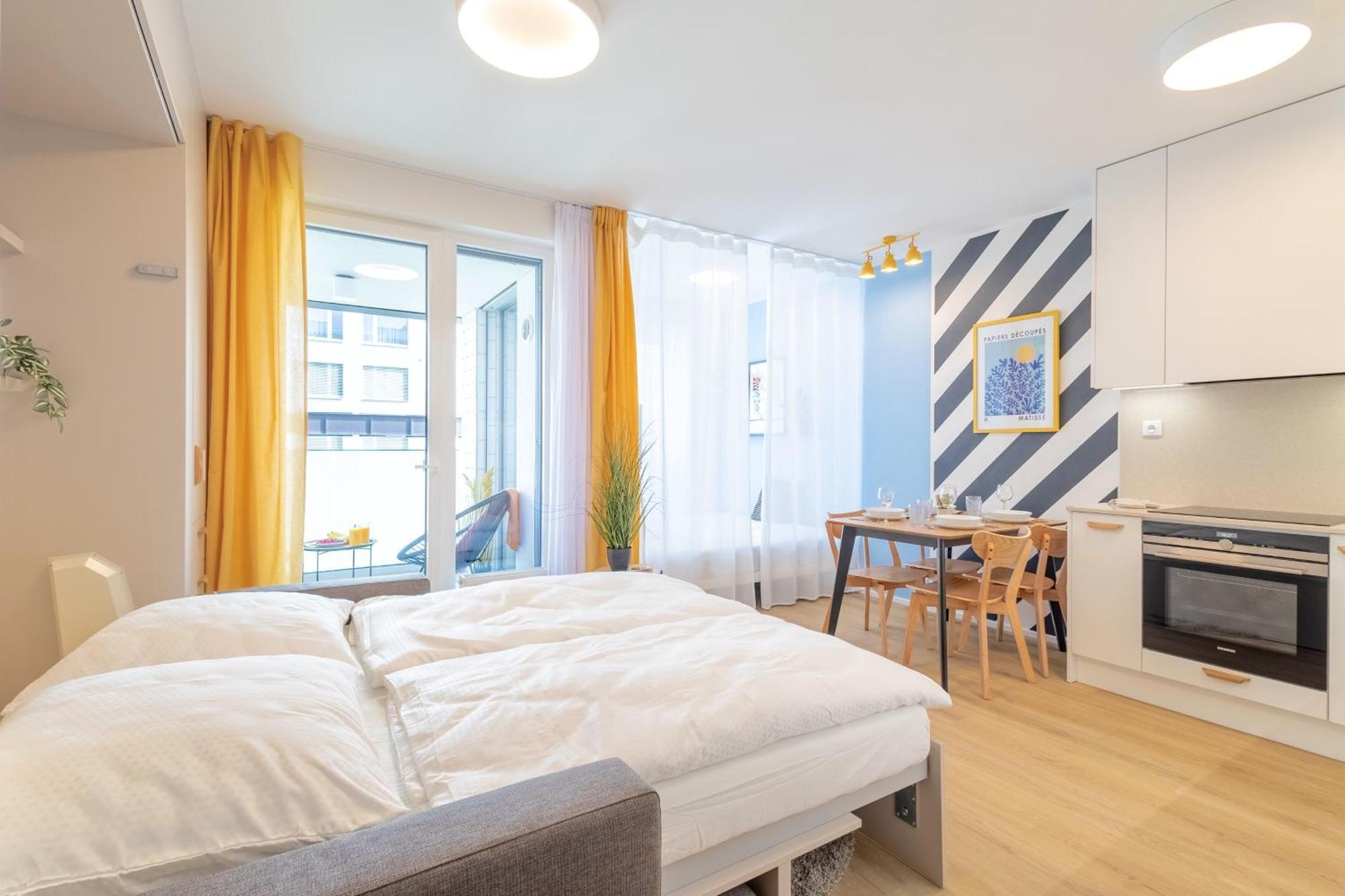 Yellow Apartment - Balcony, Free Parking, By Gravity Prague Exterior photo