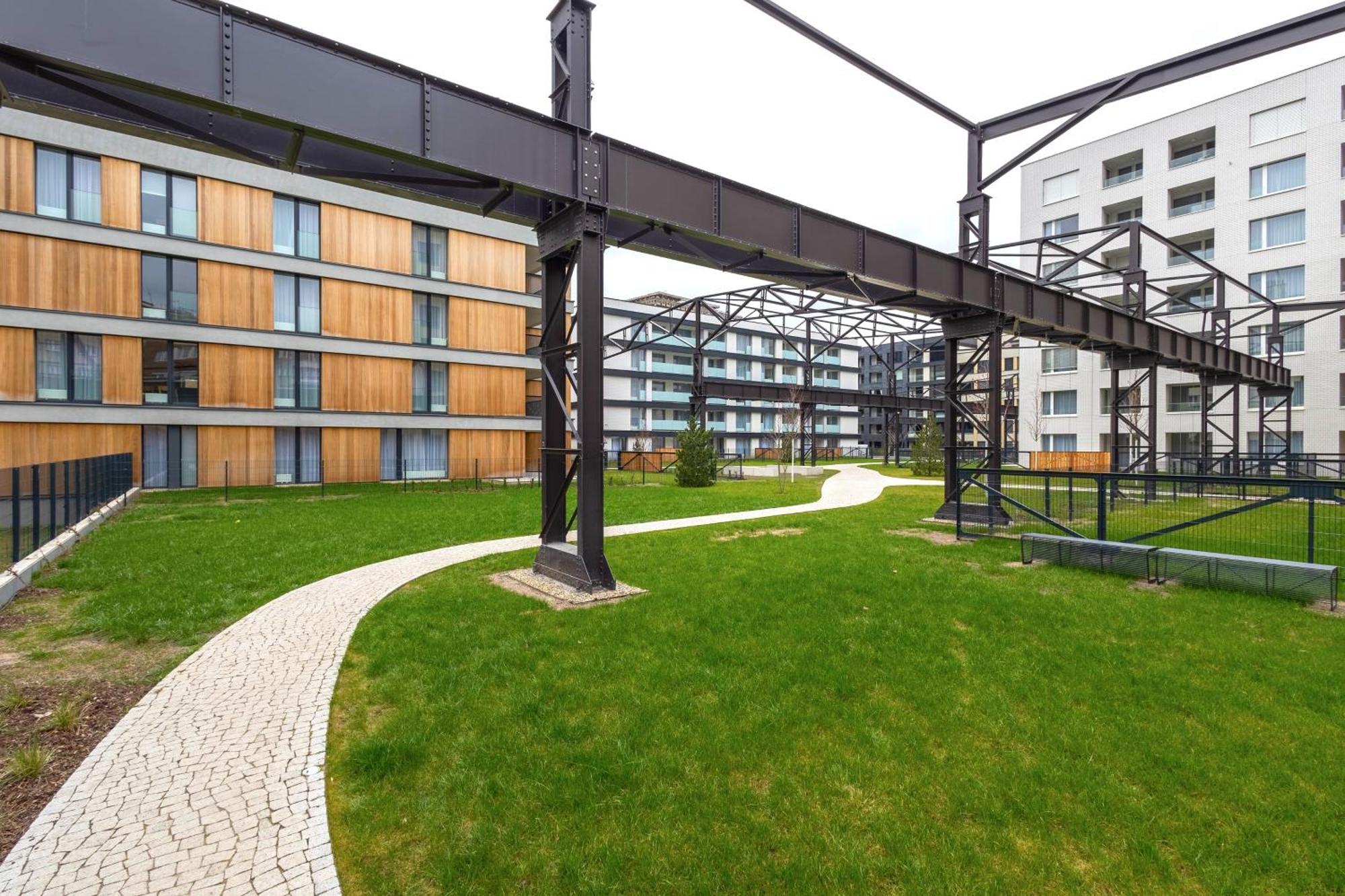 Yellow Apartment - Balcony, Free Parking, By Gravity Prague Exterior photo