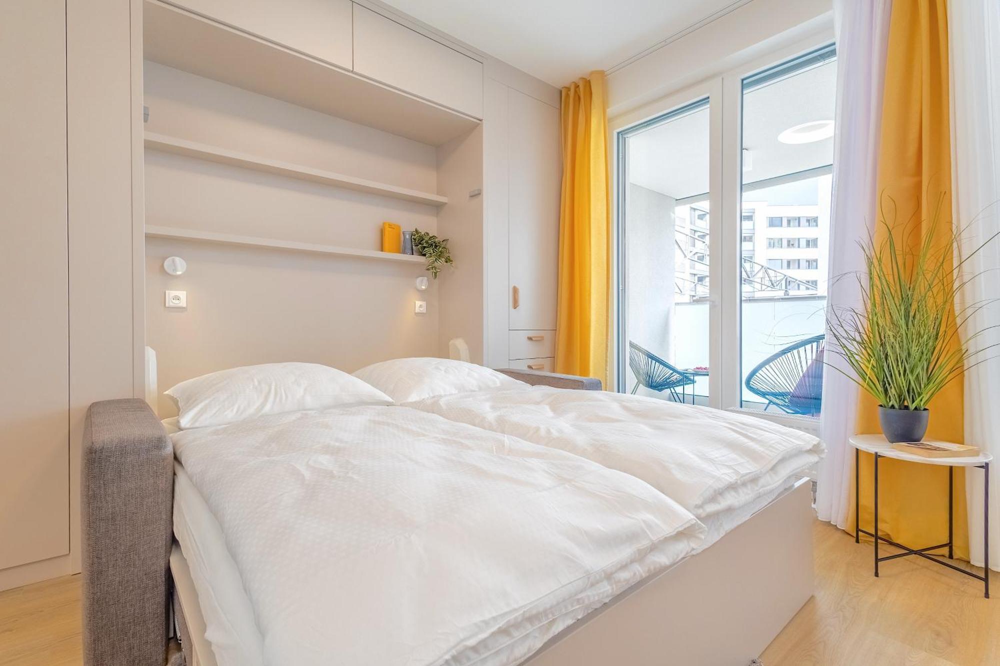 Yellow Apartment - Balcony, Free Parking, By Gravity Prague Exterior photo