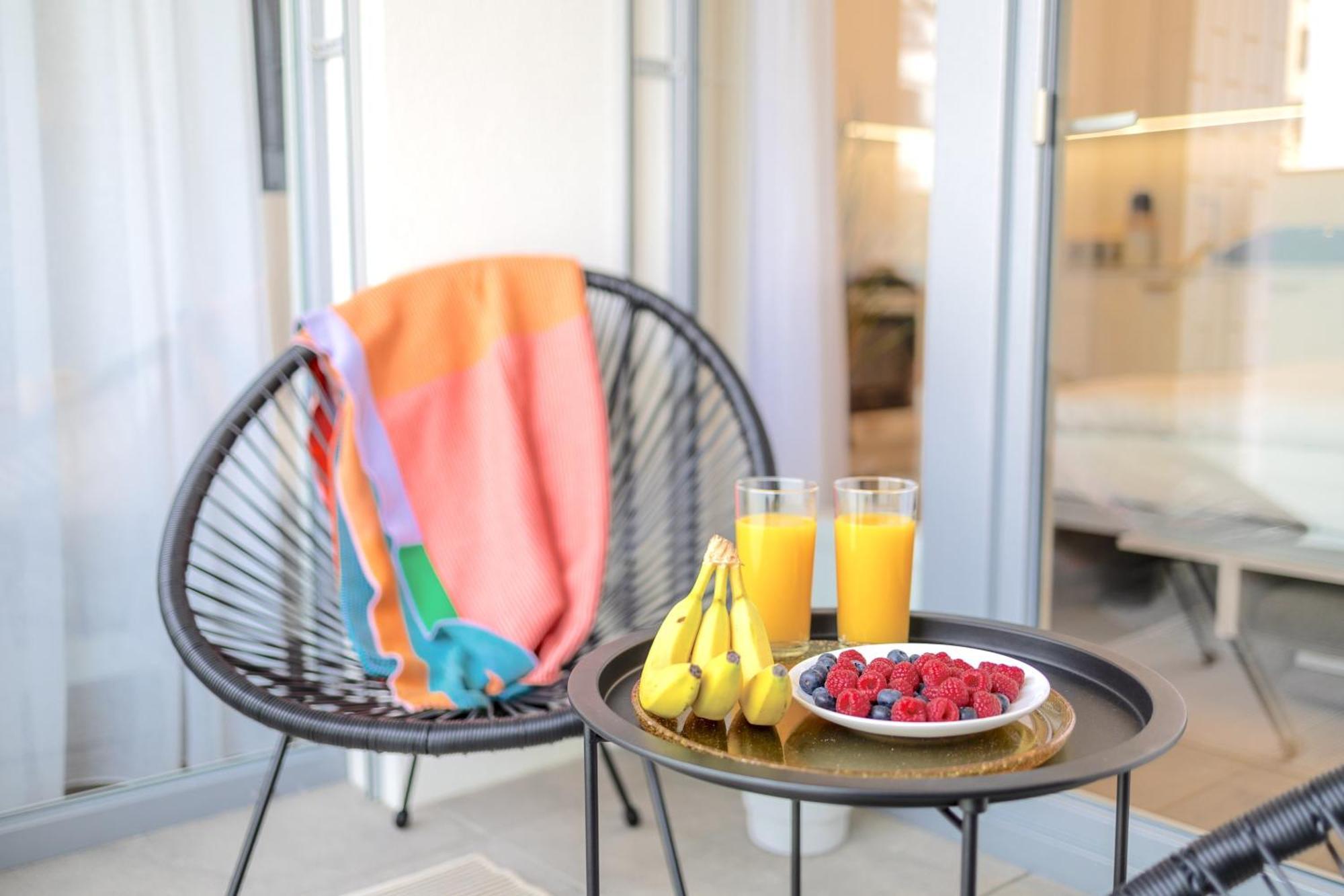 Yellow Apartment - Balcony, Free Parking, By Gravity Prague Exterior photo