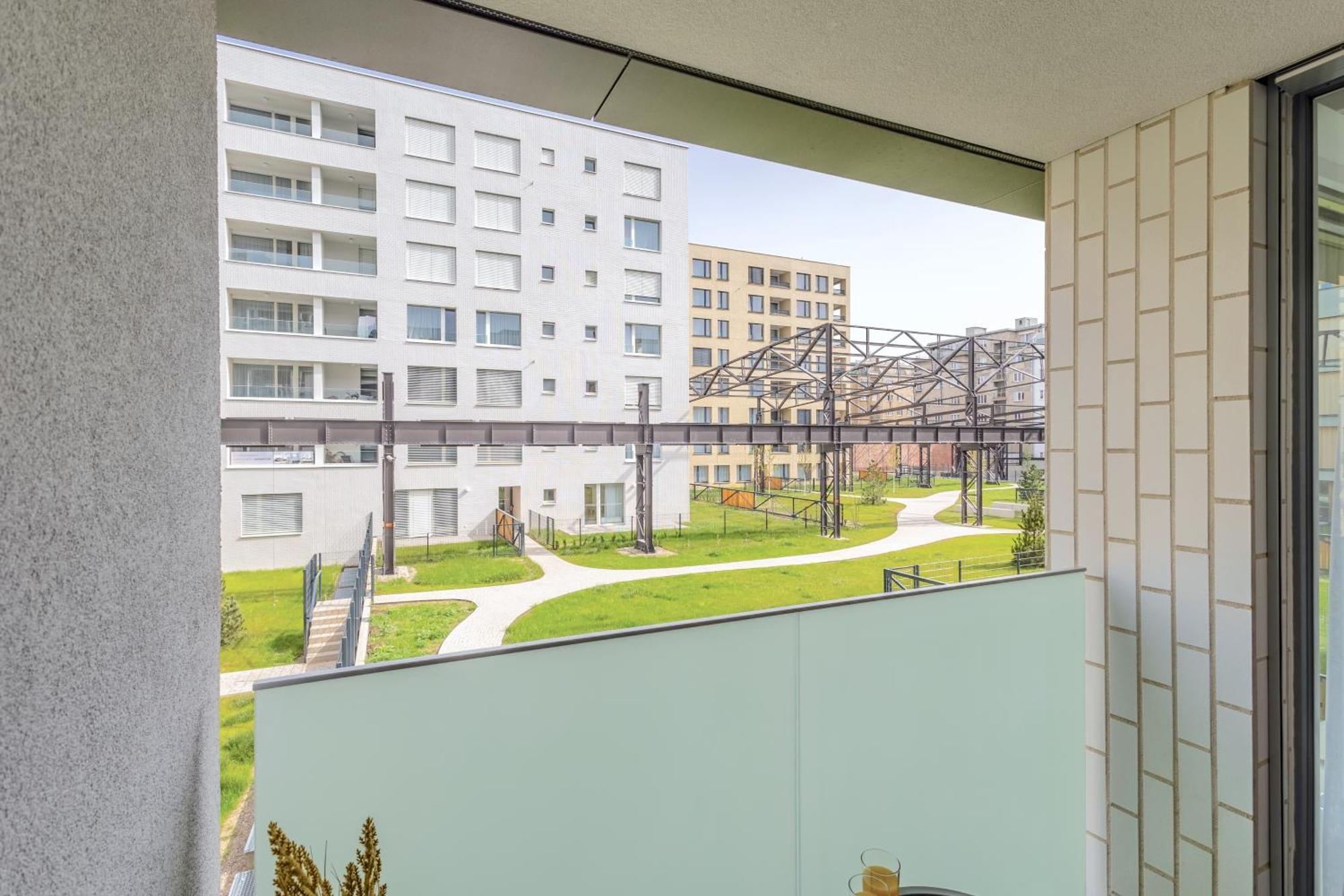 Yellow Apartment - Balcony, Free Parking, By Gravity Prague Exterior photo