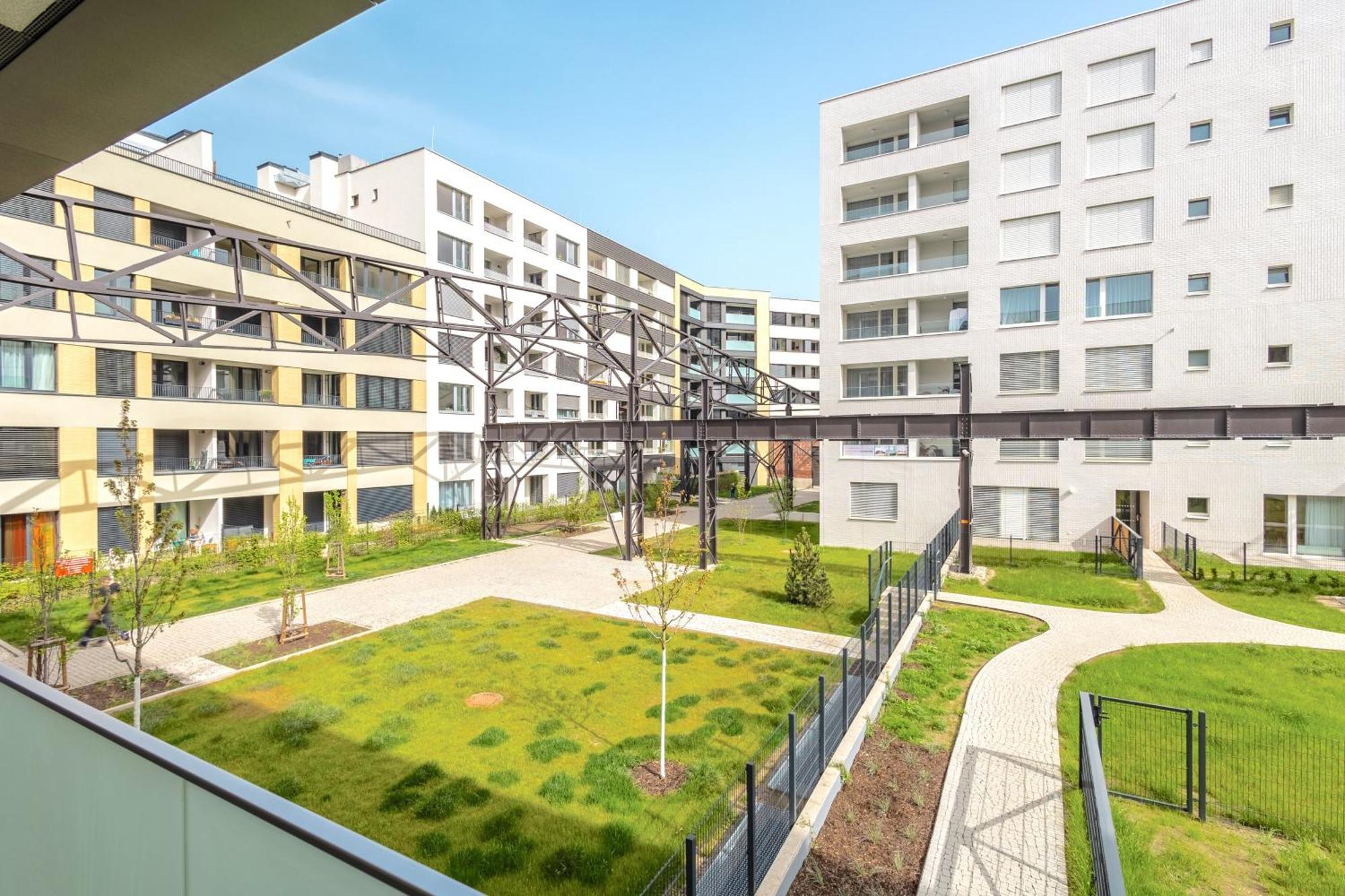 Yellow Apartment - Balcony, Free Parking, By Gravity Prague Exterior photo