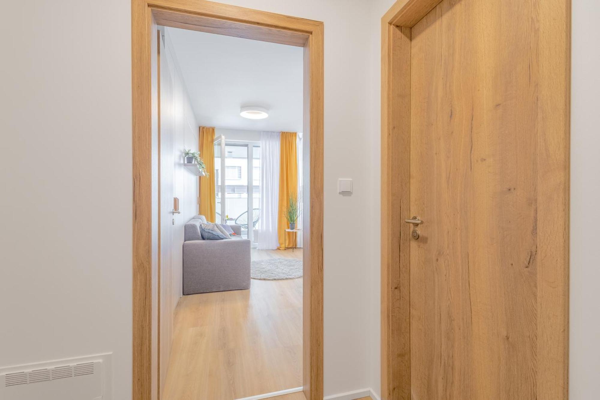 Yellow Apartment - Balcony, Free Parking, By Gravity Prague Exterior photo